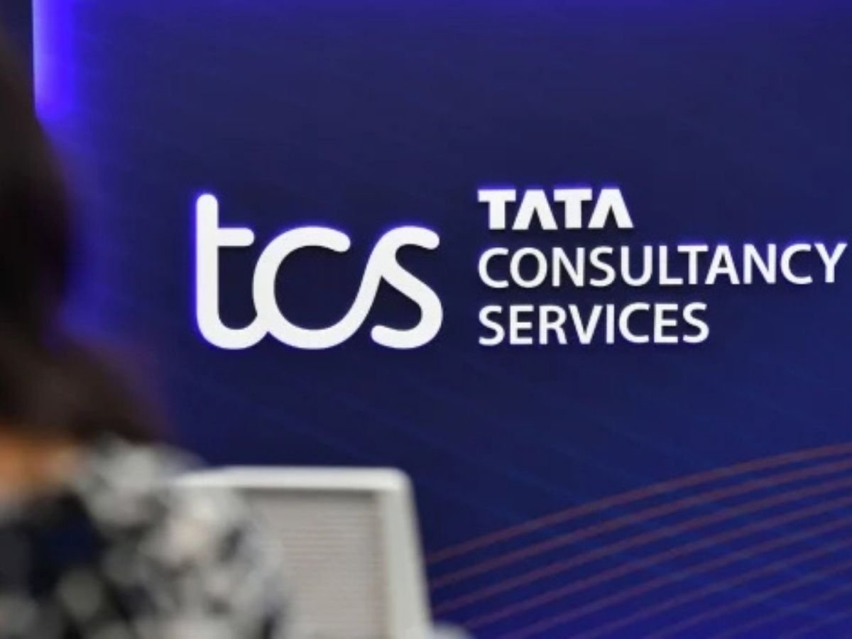 NewsX's tweet image. TCS Limits Bench Time To 35 Days, No More Remote Work, Mandates Office Work For Unassigned Employees

Read more : newsx.com/india/tcs-limi…

#TCSUpdate #BenchPolicyChange #NoMoreRemoteWork #WorkFromOfficeMandate #ITIndustryShift #newsxworld