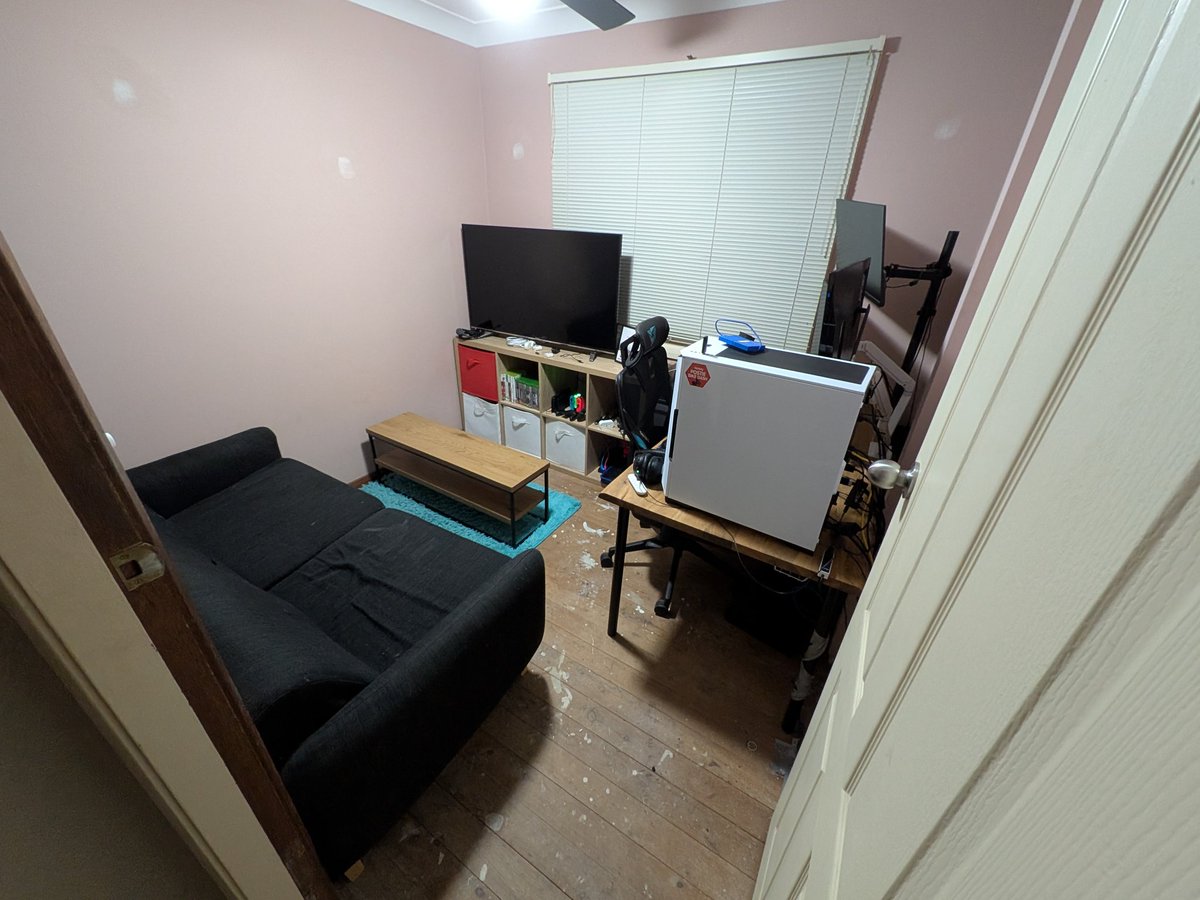MattyRussRMG's tweet photo. @NarcyTV I have a temporary office until I can do more extensions and make it a proper work space 😂 https://t.co/2i9Kijl9Er