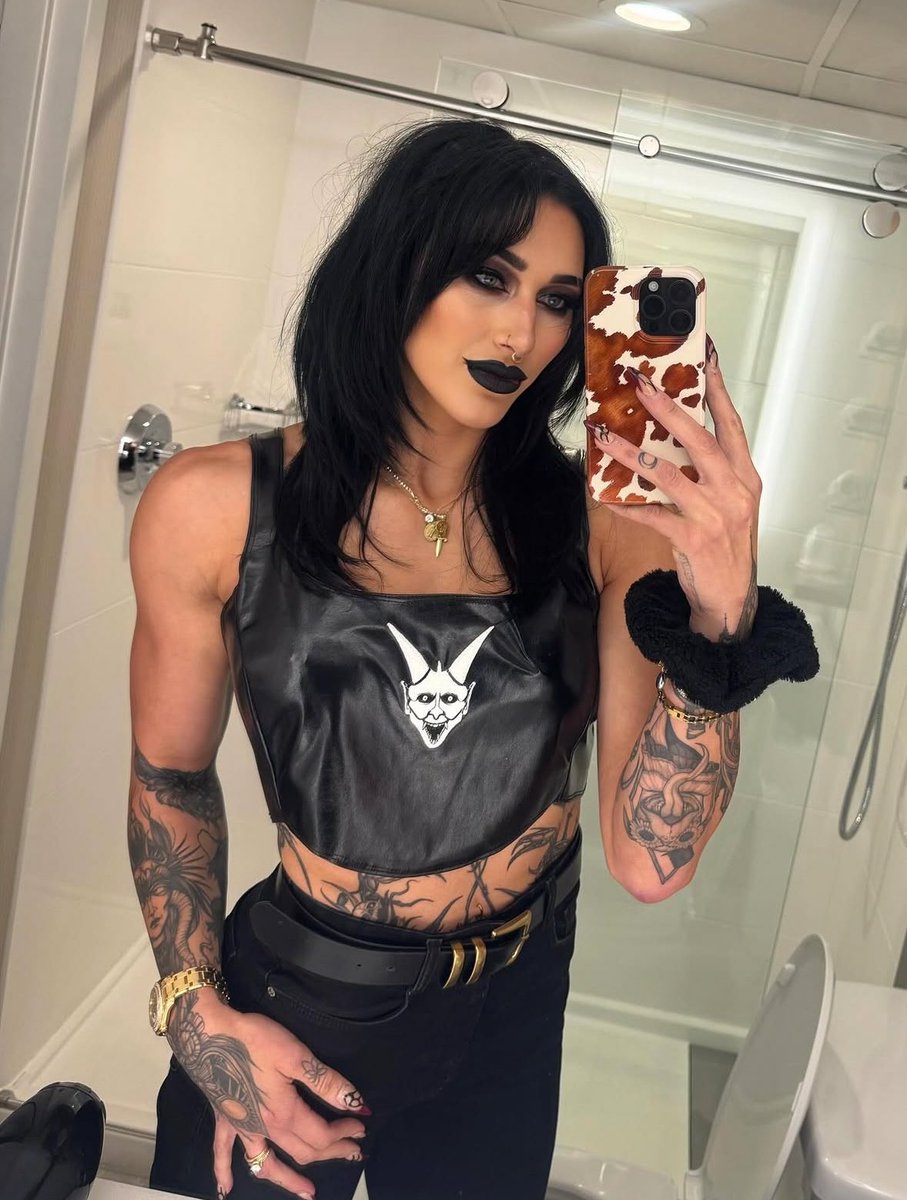 𝕸𝖆𝖒𝖎 is always on top. ⛧ NOT @RheaRipley_WWE tweet media