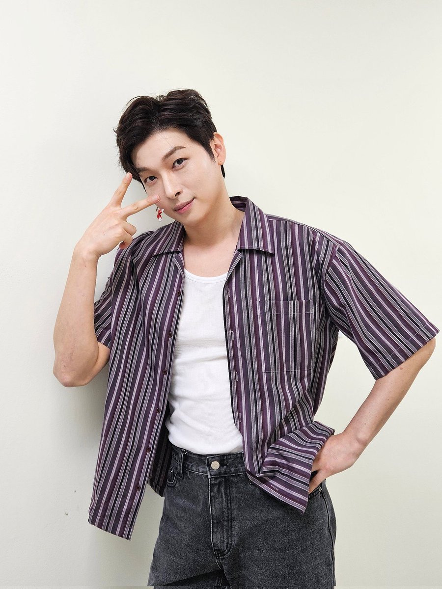 [#박강현] 

뮤지컬 &lt;멤피스&gt; 첫공 성료🎉

"어이~돌멩이들 잘들 있었나?"
다시 돌아온 강현휴이!

이번 시즌도 막 굴러보자고! 하카두!

#배우 #박강현 #PARKKANGHYUN
#뮤지컬 #멤피스 #휴이칼훈
#유메이크컴퍼니 #UMAKECOMPANY