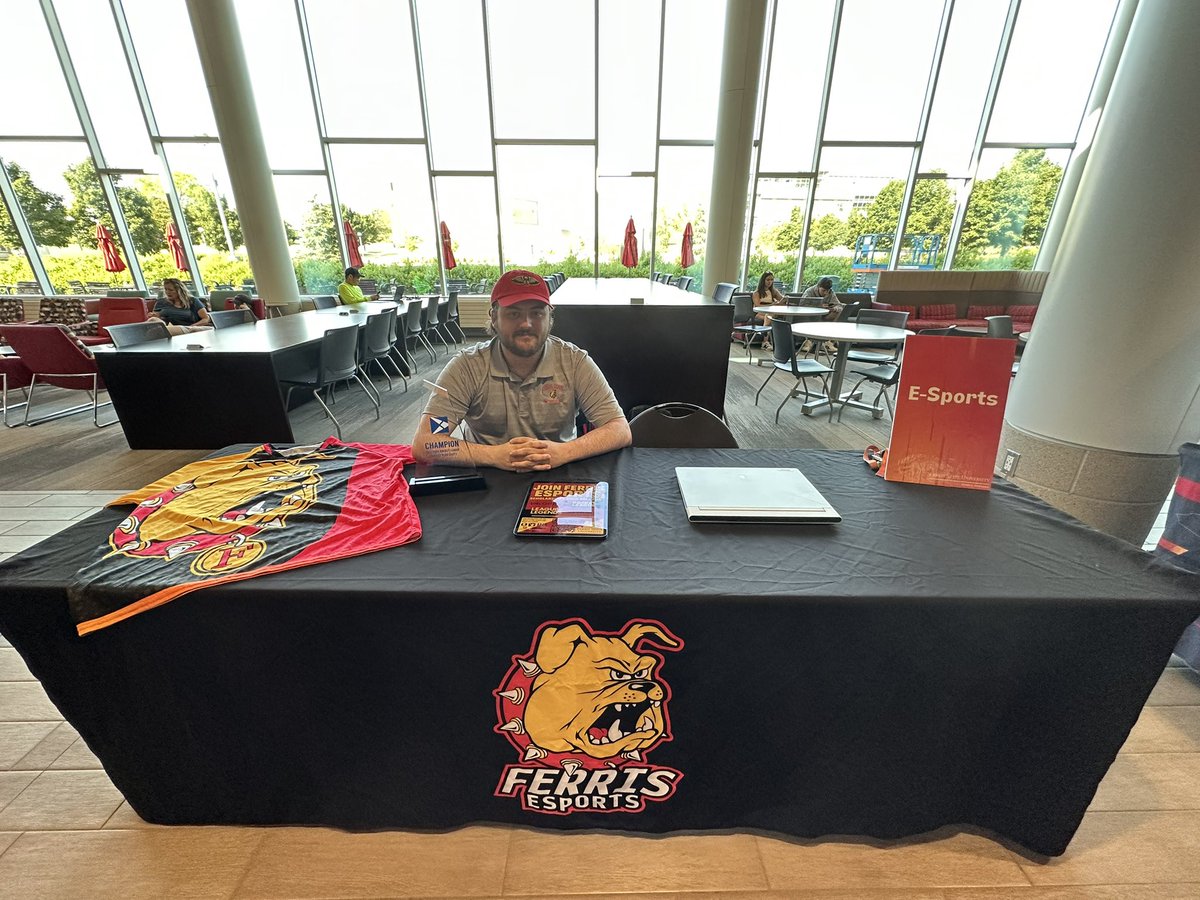 New student orientation fair with Mr. President <a href="/aka_OttoTTV/">Noah Spinale</a>