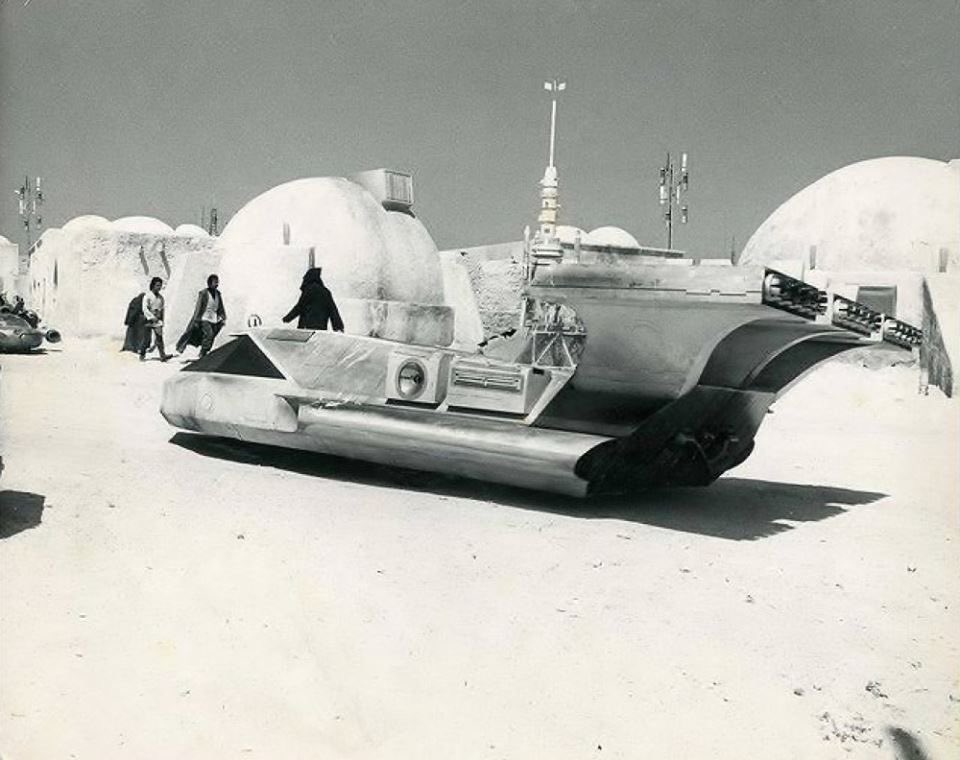 The deluxe family speeder. ❤️

#starwars #anewhope I keep hoping to see this speeder in some of the new spin offs - it would make me very happy I think. 😁