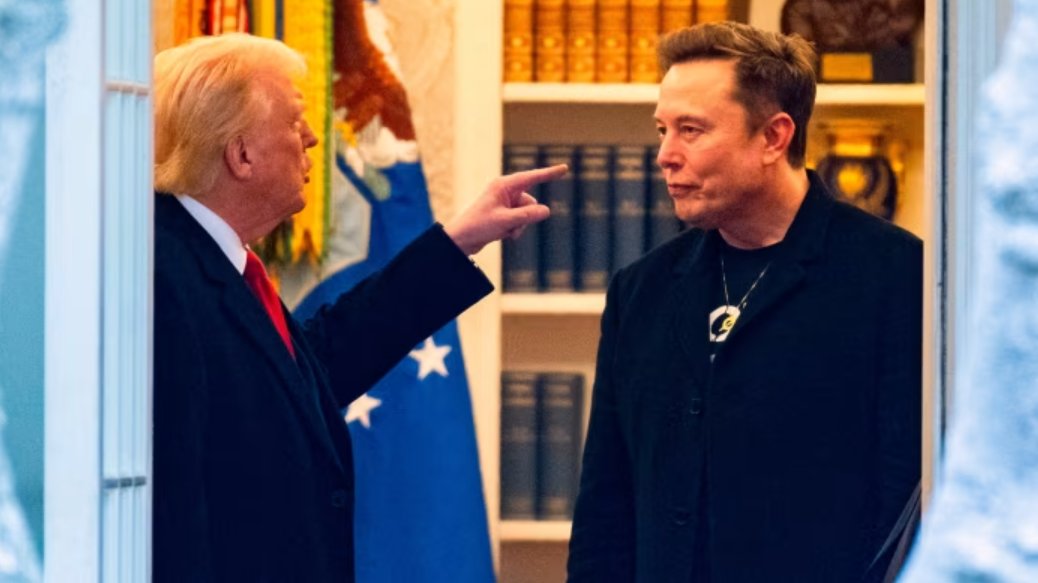 Elon Musk says Trump would’ve lost 2024 without him.

Trump called Elon “CRAZY” and wants to kill SpaceX’s $38B in federal contracts.

The two most powerful egos in America are trying their best to hide the REAL reason….

But here’s what actually triggered the sudden clash:🧵