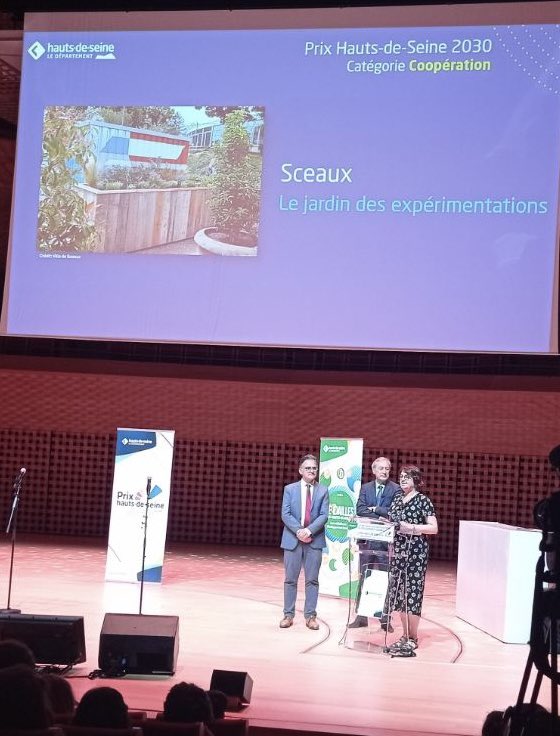 Scx_Flo's tweet photo. Le jardin des expérimentations des #QMI = vision politique & collaboration fructueuse entre @Ville_de_Sceaux, @GrandParisMGP & @Paris_and_Co pour de nouvelles relations et partenariats public/privé dont l’objectif est l’atténuation et l’adaptation aux dérèglements climatiques https://t.co/lMUmVuJq05