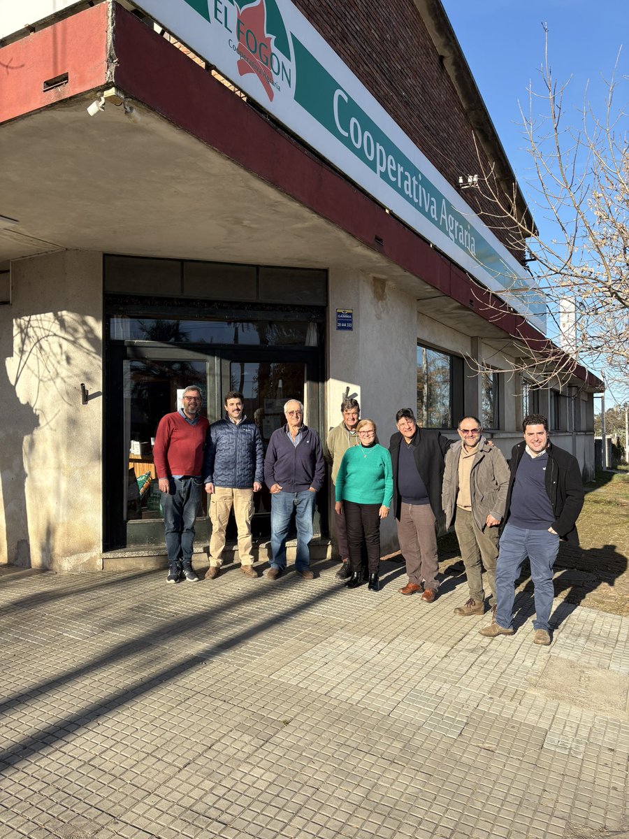 Estuvimos visitando la Cooperativa Agraria El Fogón, en Sarandí del Yí. 

Una organización sólida, con más de 60 años de historia, bien gestionada y con un impacto enorme: decenas de productores -chicos y medianos- acceden a herramientas que solos no tendrían.

Servicios,