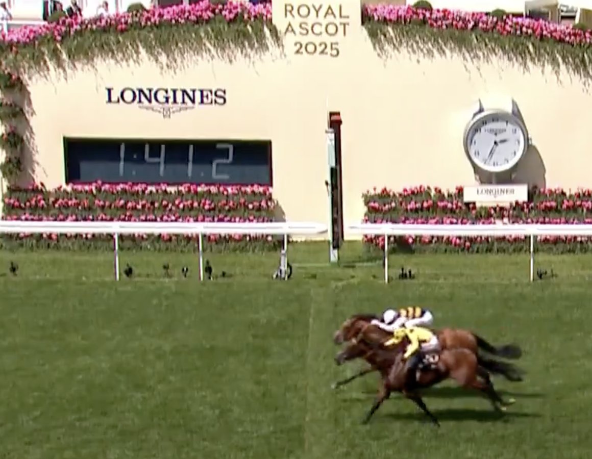 Tomptin's tweet image. Next time I say 'I love this game', please someone remind me of this moment 😂