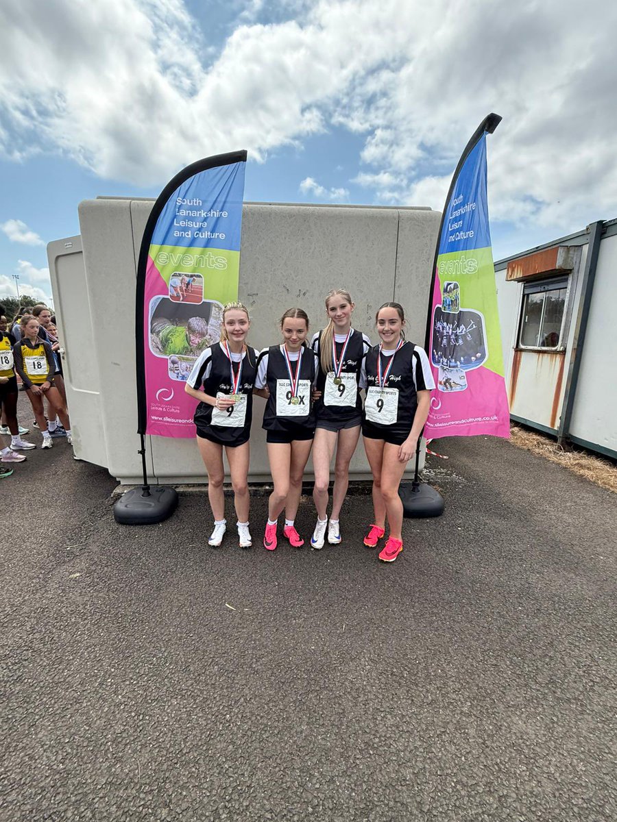 An absolutely fantastic day at County Sports. Our final medal of the day goes to senior girls winning gold in the Relay ⭐️