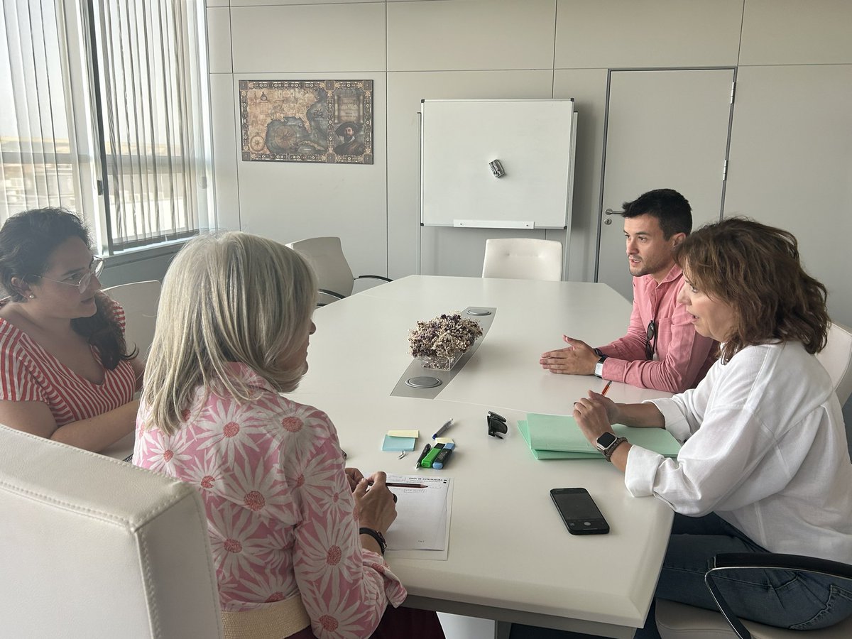 Hoy he compartido una sesión de trabajo con la alcaldesa de Burguillos del Cerro para avanzar con nuestros pueblos en la preservación de nuestro patrimonio cultural.