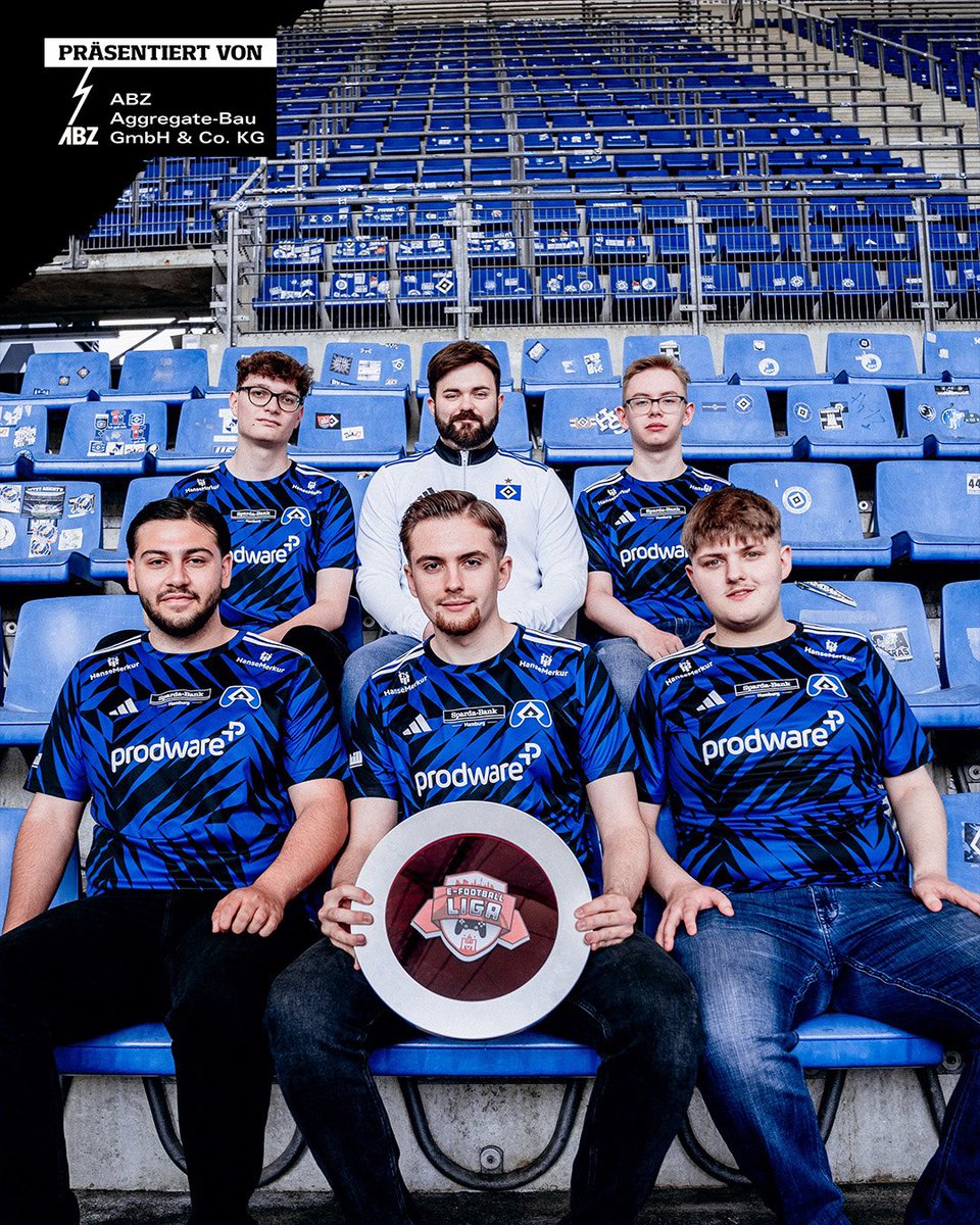 𝐇𝐀𝐌𝐁𝐔𝐑𝐆𝐄𝐑 𝐌𝐄𝐈𝐒𝐓𝐄𝐑! 🏆⚓️ 

Unser Nachwuchsteam hat sich am Wochenende zum vierten Mal die Hamburger Meisterschaft im eFootball gesichert! Glückwunsch, Männer! 🔷⚪️⚫️

Alle Infos ➡️ hsv.link/HamburgerMeist… 🗞️

#HSVeSports #eZwote #eRothosen #nurderHSV