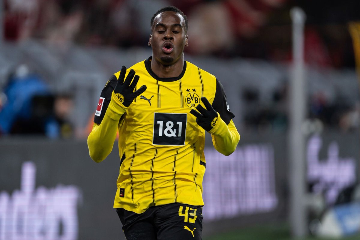 🚨 𝗝𝗔𝗠𝗜𝗘 𝗕𝗬𝗡𝗢𝗘-𝗚𝗜𝗧𝗧𝗘𝗡𝗦 🏴󠁧󠁢󠁥󠁮󠁧󠁿 𝗡𝗘 𝗩𝗘𝗨𝗧 𝗤𝗨𝗘 𝗖𝗛𝗘𝗟𝗦𝗘𝗔 ! 💙

L’ailier de Dortmund n’ouvre la porte à aucun autre club que les Blues avec qui il a un accord pour un contrat de 7 saisons. 📝

Le BVB et Chelsea cherchent toujours à trouver un accord. ⏳

🗞️