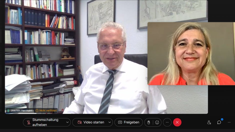 📍 2. Bürgerdialog zur AEO - Die Bürgervertretungen aus Bamberg-Ost verdienen es, direkt gehört zu werden. Deshalb habe ich Bayerns Innenminister Joachim Herrmann gebeten, sich wieder Zeit für meinen Bürgerdialog zu nehmen und freue mich, dass er dabei war.
#BambergOst #AEO