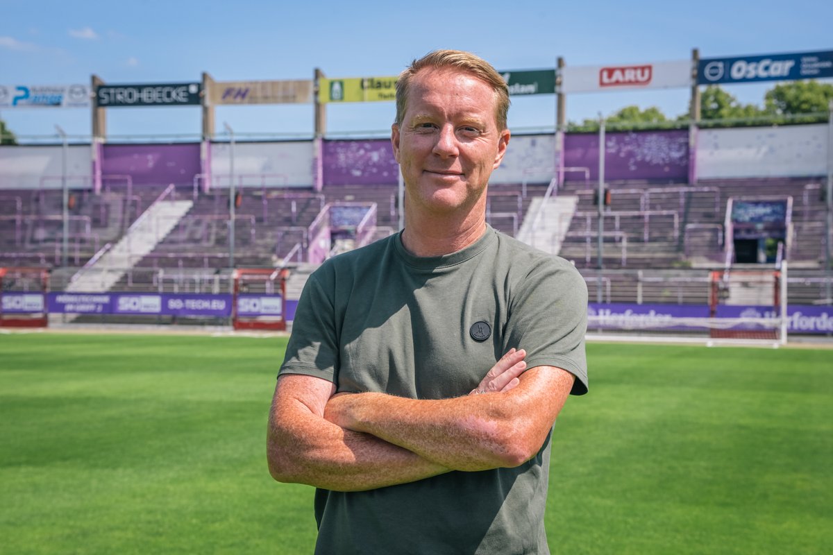 Die Personalie hatte oberste Priorität und nun ist die Tinte trocken: Der VfL Osnabrück hat Timo Schultz als neuen Cheftrainer verpflichtet. Der 47-Jährige stand zuletzt als Coach des 1. FC Köln an der Seitenlinie.

👉🏼 vfl.de/timo-schultz

#vfl1899