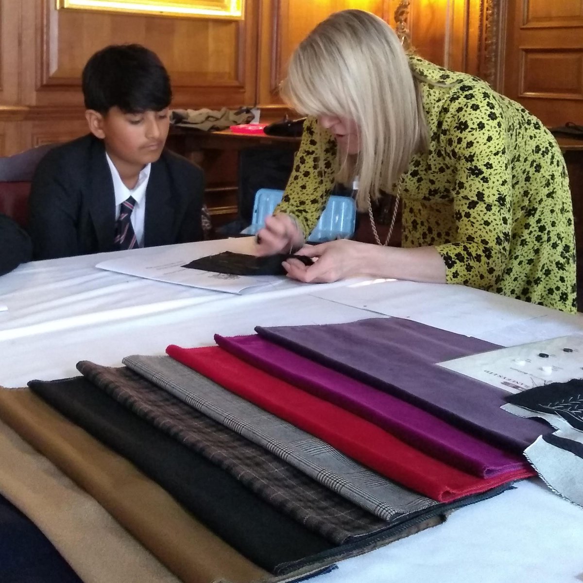 MerchantTaylor1's tweet photo. Last week, we had the pleasure of welcoming 30 enthusiastic students and their teachers from @merchantscrosby for a day rich in history, learning, and unforgettable experiences.
#HistoryInAction #HistoricalLearning #TailoringTraditions #InspiringEducation #MerchantTaylorsHall https://t.co/kamFzsxrvH
