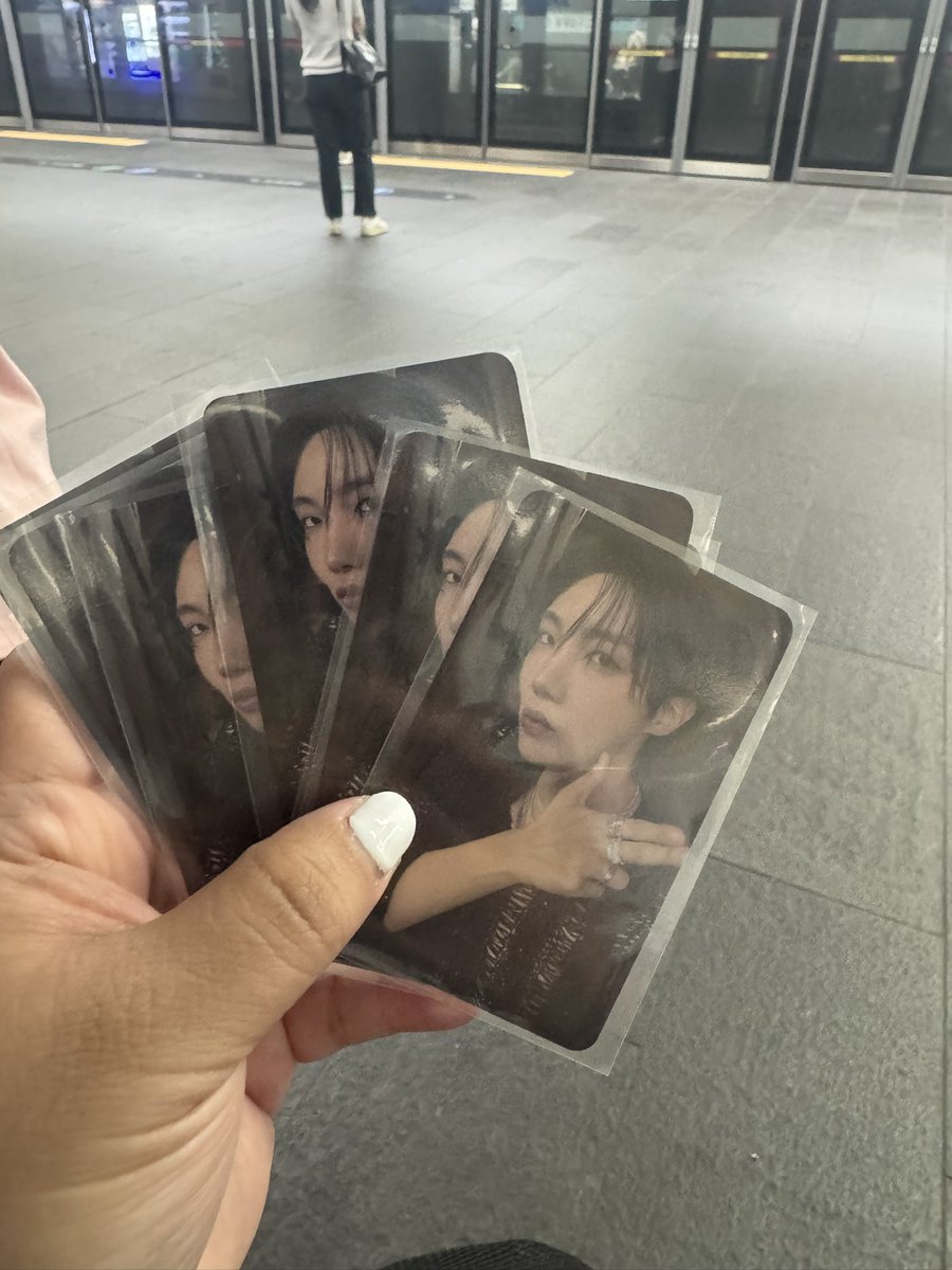 InTheSeoulPH's tweet photo. WTS (6pcs) 
J-Hope “AND WHAT” exhibition PC
Week 3 Killin It Girl
₱500

Or WTT
Trade with Week 1 or 2 PC https://t.co/bsdQAeVc8s