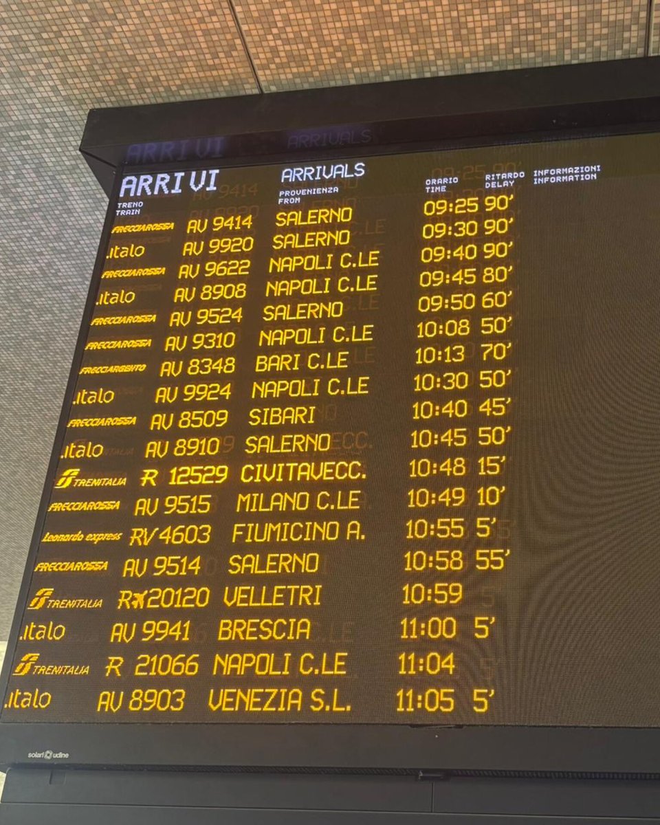 E anche oggi va tutto bene nel Paese delle meraviglie di #Meloni e #Salvini da quando ci sono loro i #treni sono sempre in orario, le aziende vanno alla grande, economia in crescita, tutti hanno trovato lavoro, la #sanità funziona perfettamente. Hanno risolto tutto con un #tweet.