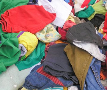 ♻️ Free Pop-Up Recycling Event Sunday! Drop off unwanted small appliances, clothes, computers &amp; more. And, check out our Free Swap Tables — leave an item, take an item! 
📆 Sunday June 22 
🕐 10 am - 1 pm 
📍Riley Park 
Info: ➡️ bit.ly/3FWpgoM ➡️ bit.ly/3HED7ka