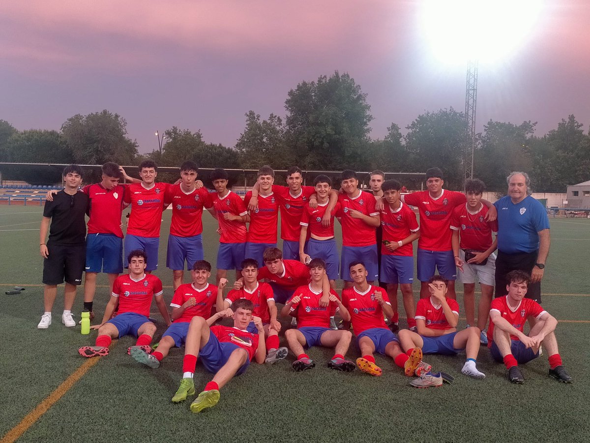 Nuestros equipos Cade y Juvenil cerraron la temporada con la disputa de sendos partidos con #cdeeliteparla y #aducarrascal respectivamente. 🏆

🔵🔴VAMOS ESCUELA🔵🔴
#EFSanMartin l #elclubdetupueblo