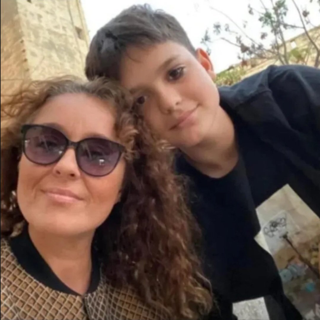 Gören herkes:
YANINDAYIZ YASEMİN
yazabilir mi?