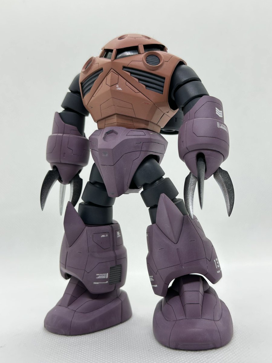 EVA_THUNDER's tweet photo. 行き当たりばったりのズゴックですが、腕を塗り直して完成です
いい感じ

…モノアイ付けてなかった https://t.co/w8Sml1KYHw