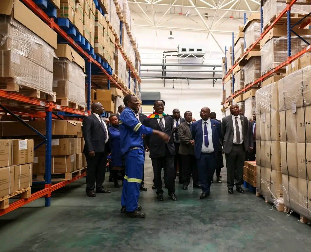 Zuluelizayo1111's tweet photo. Kwakava nemufaro unotyisa, waingonzwa #EDpfee Varwere vachifara mushure mekunge vakashanyirwa nemutungamiri wenyika vanova zvekare saChigaro we SADC, President ED Mnangagwa muzvipatara zvinova zvakasiya vamwe vakunzwa zviri nani tinotenda mukuru wedu.
Ilizwe lakhiwa Ngabanikazi https://t.co/JMhKGe0PDz