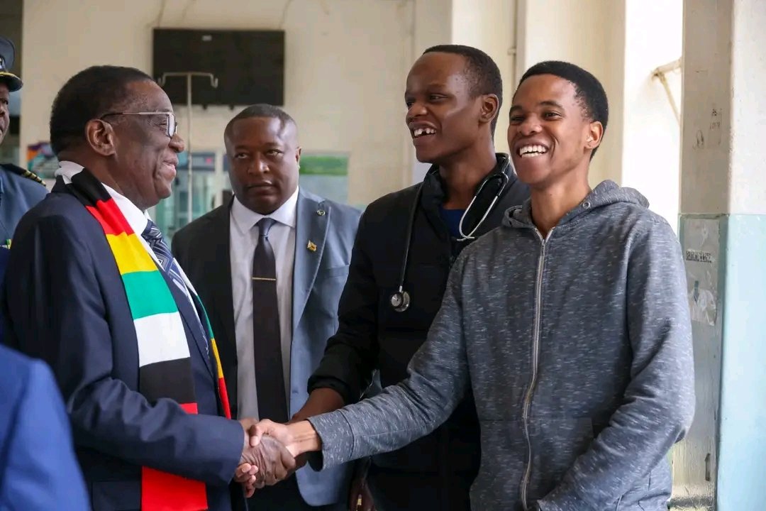 Zuluelizayo1111's tweet photo. Kwakava nemufaro unotyisa, waingonzwa #EDpfee Varwere vachifara mushure mekunge vakashanyirwa nemutungamiri wenyika vanova zvekare saChigaro we SADC, President ED Mnangagwa muzvipatara zvinova zvakasiya vamwe vakunzwa zviri nani tinotenda mukuru wedu.
Ilizwe lakhiwa Ngabanikazi https://t.co/JMhKGe0PDz