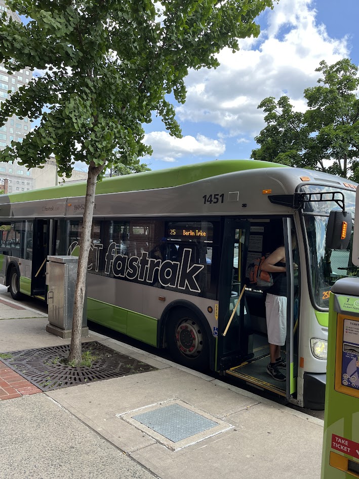 Shopping, dining, and errands made easy. 🚍
Hop on CTfastrak Route 125 and ride straight to the Berlin Turnpike!

#CTfastrak #RideToTheTurnpike