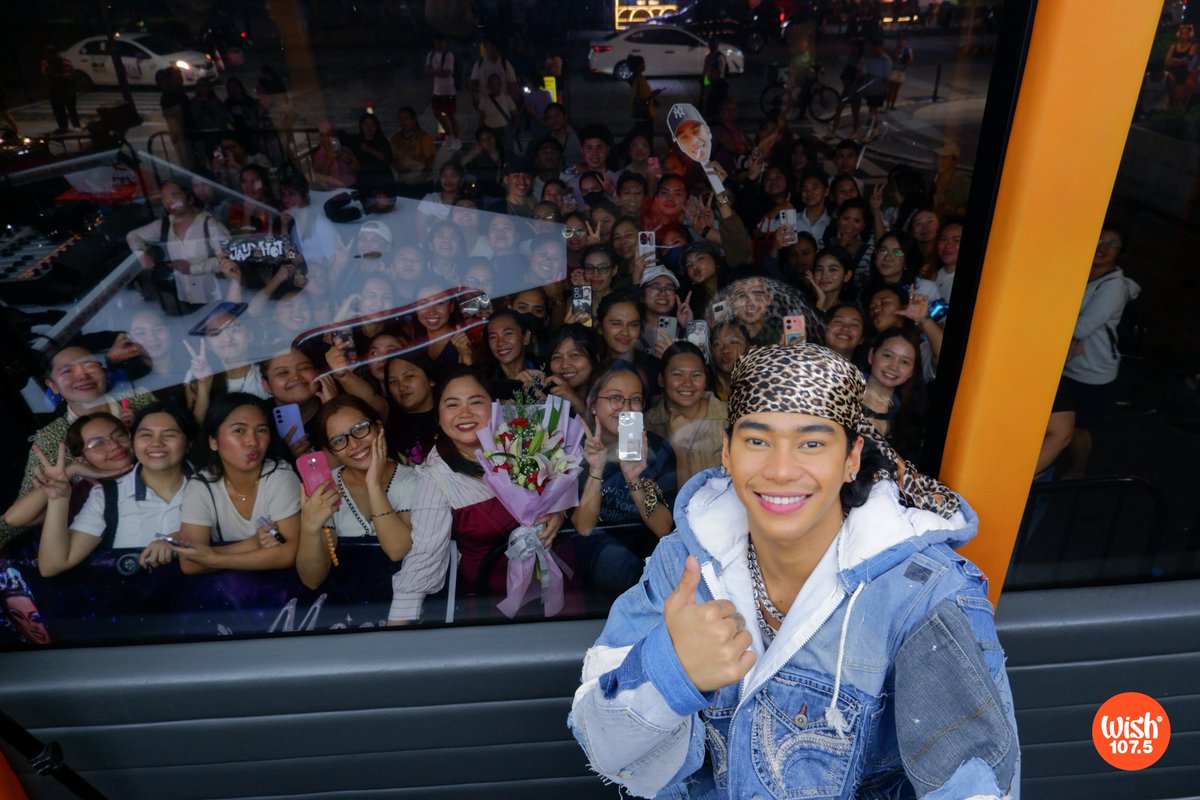 On his debut Roadshow stint, singer and drag queen Maxie Andreison, also known as "Jayvhot G," performed his Wish Bus renditions of "Halika Na Lika Na" and "Everything I Do, I Do It For You."

He also capped off tonight's show with his viral spin to Skusta Clee's "Dyosa."