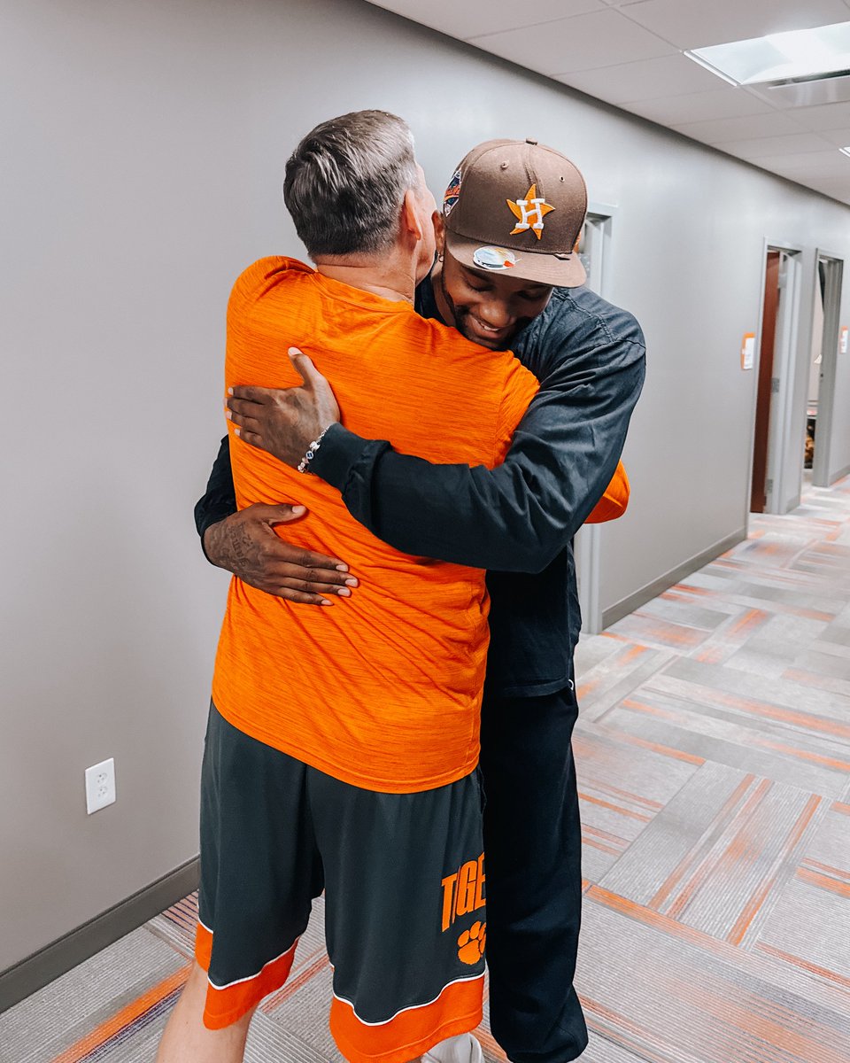 Clemson Basketball tweet media