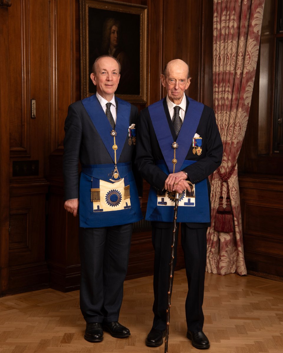 UGLE_GrandLodge's tweet image. We are delighted to share a new photograph of the Grand Master, HRH The Duke of Kent, and the Pro Grand Master, Jonathan Spence, taken recently at Freemasons' Hall!
 
Taken specially for the forthcoming book by Celia Lee - a sequel to 'HRH The Duke of Kent: A Life of Service',…