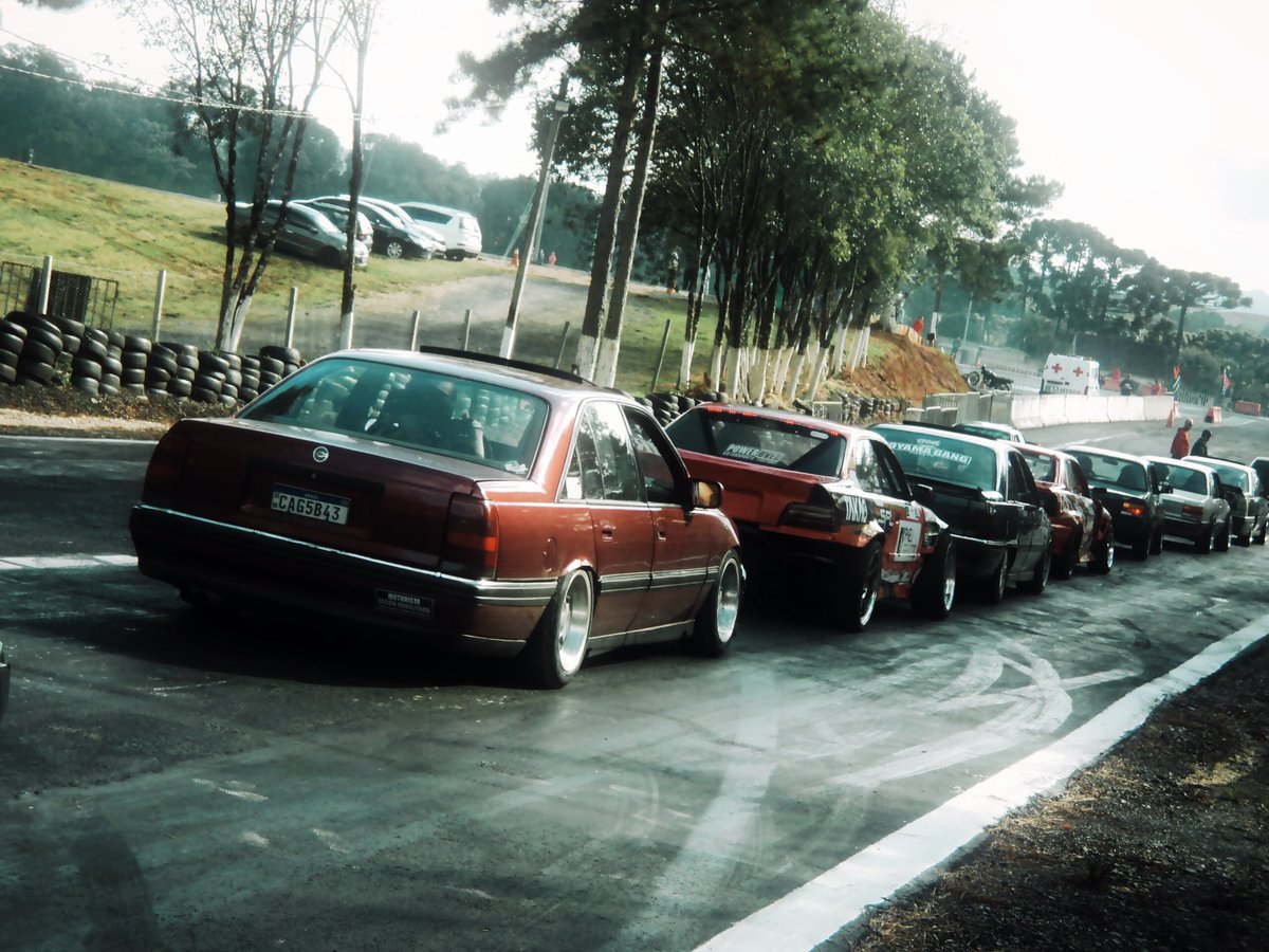 lllnickklll's tweet image. *insira musica trance dos anos 2000*