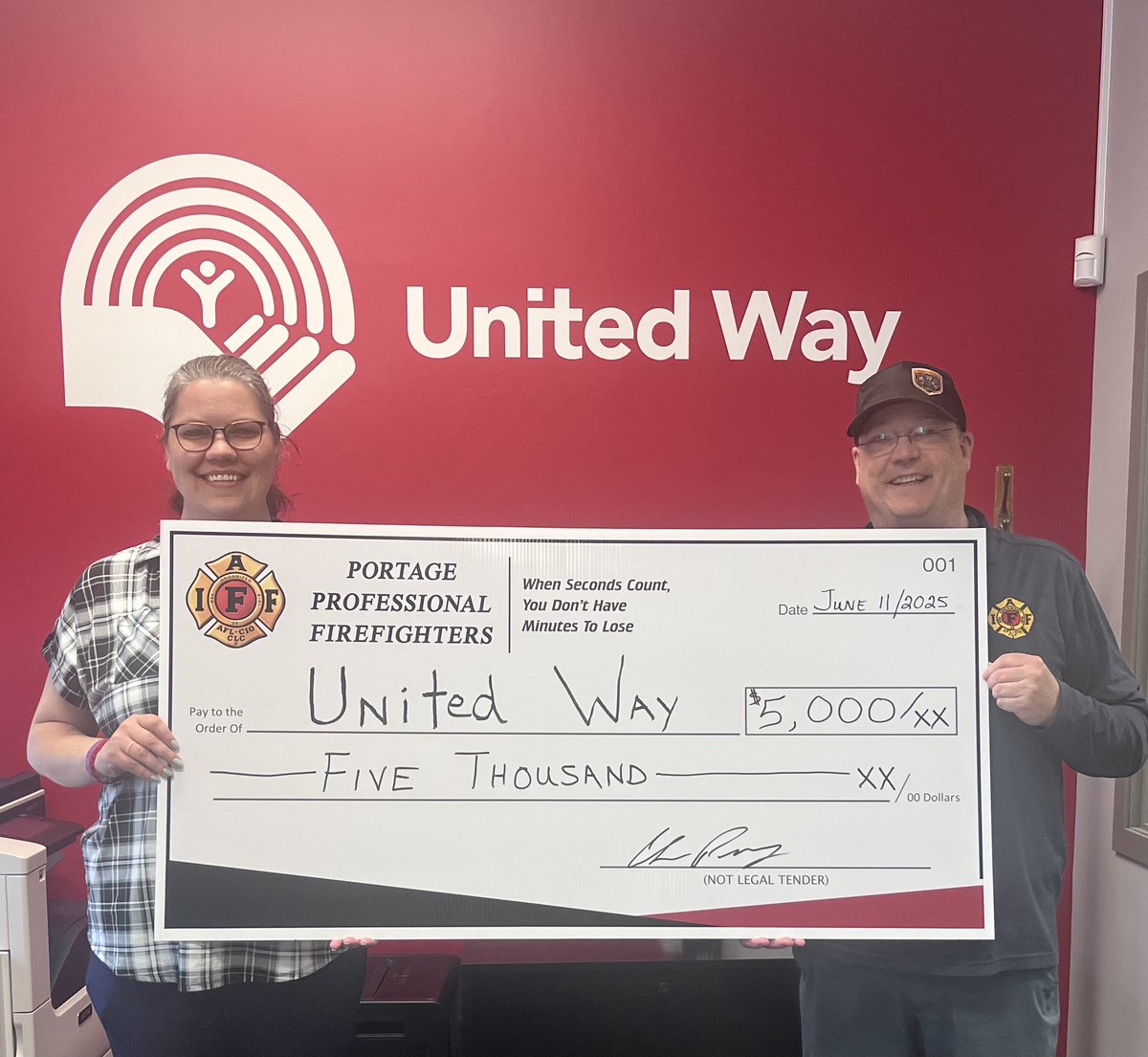 A huge thank you to the @Portagefirefighters for their generous $5,000 donation to United Way! 🚒
This incredible gift was raised through their annual Business Store Front Wash, held this past April.