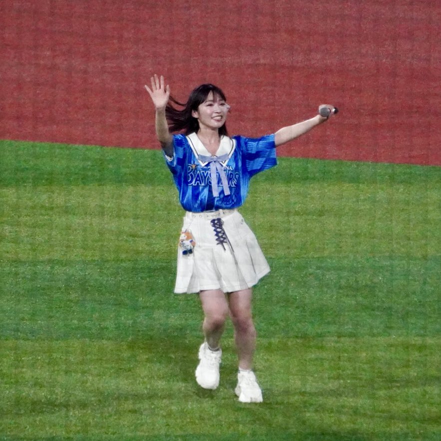 777nanasama's tweet photo. ちょっと遠かったけど…
ずきかわいかった🎀

#AKB48 #山内瑞葵
#YIS2025 #アイドルシリーズ 
#baystars https://t.co/Nnof5aPWCh