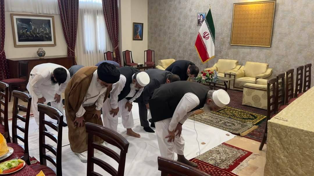 UsamaAsad807's tweet photo. ایرانی سفارت خانہ میں وحدت اُمت نماز
اتحاد وحدت کا بہترین عملی مظاہر ۔
#IranUnderAttack https://t.co/82GiAnkysL