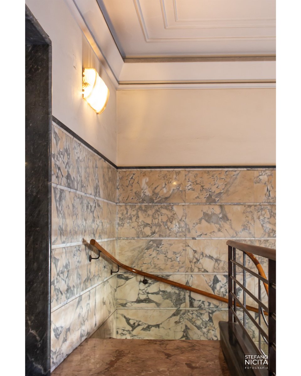 sfnnicita's tweet photo. Doppia rampa
{Andrea Busiri Vici (?), due palazzine gemelle in viale Liegi, Roma anni '30-'40}
#romamoderna #modernrome
#romadallabici #romefromthebike
#palazzinaromana #palazzineincercadautore
#androne #androniromani #ingresso #entryway #entryways https://t.co/nGrkD3DMmn