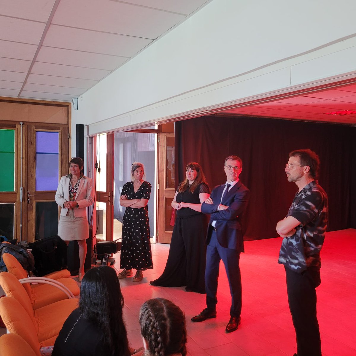 🎭 À l’EREA Amélie GEX de Chambéry, le recteur a rencontré les élèves mobilisés dans le projet Théâtr’EREA’ction, avant d’assister à la répétition générale. Au programme : échange avec les comédiens, immersion en cours d’arts plastiques et visite de l’établissement.