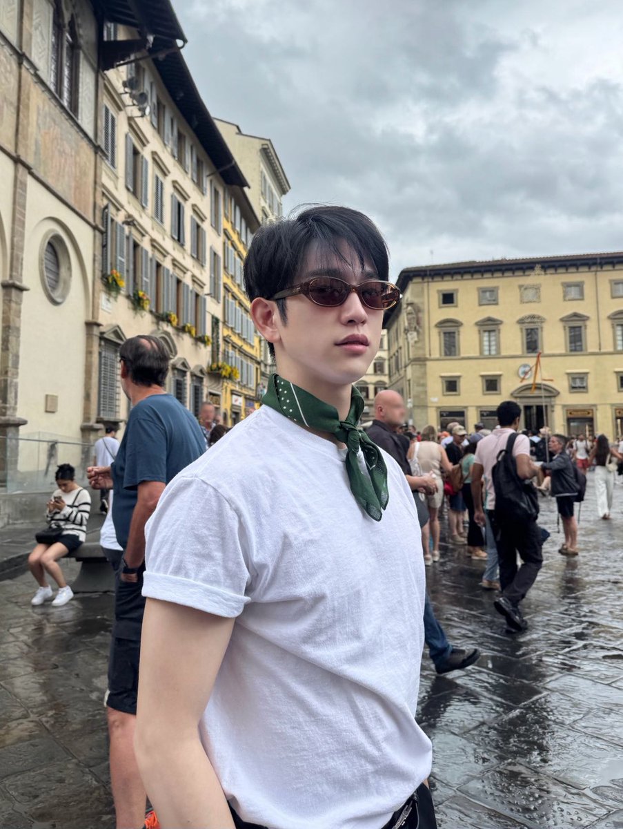 cholymarkk's tweet photo. พี่พระเอกจะเอาอะไรคะ จินยองตอนนี้หล่อจนหมดคำจะพูด ㅠㅠ https://t.co/GR9IzIDjsf