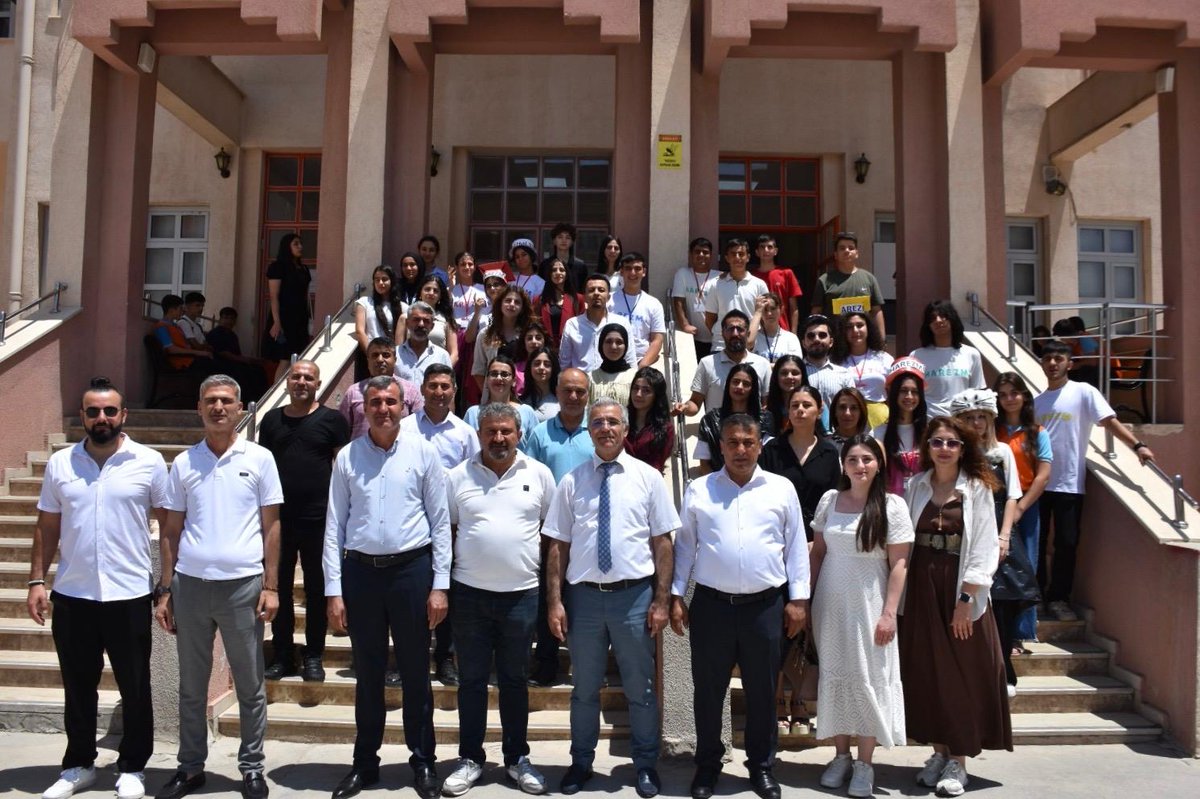 Nusaybin Fırat Anadolu Lisesinde gerçekleştirilen Harezmi Eğitim Modeli Sergisi’ni ziyaret ettik. Serginin yanı sıra tiyatro gösterimi, müzik dinletisi, resim sergisi ve atık malzemelerden kıyafet defilesi gerçekleştiren okulumuza teşekkür ederiz.
<a href="/Mardin_Valiligi/">Mardin Valiliği</a>
<a href="/mardinilmem/">Mardin İl Millî Eğitim Müdürlüğü</a>