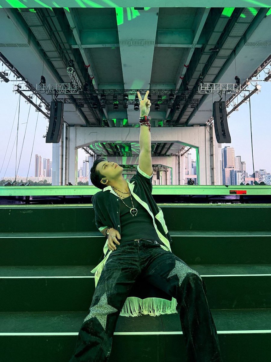 mingyu's tweet image. HBD 10th Anniversary