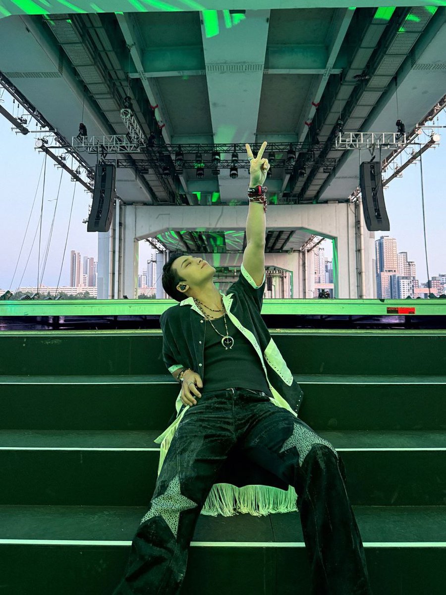 mingyu's tweet image. HBD 10th Anniversary