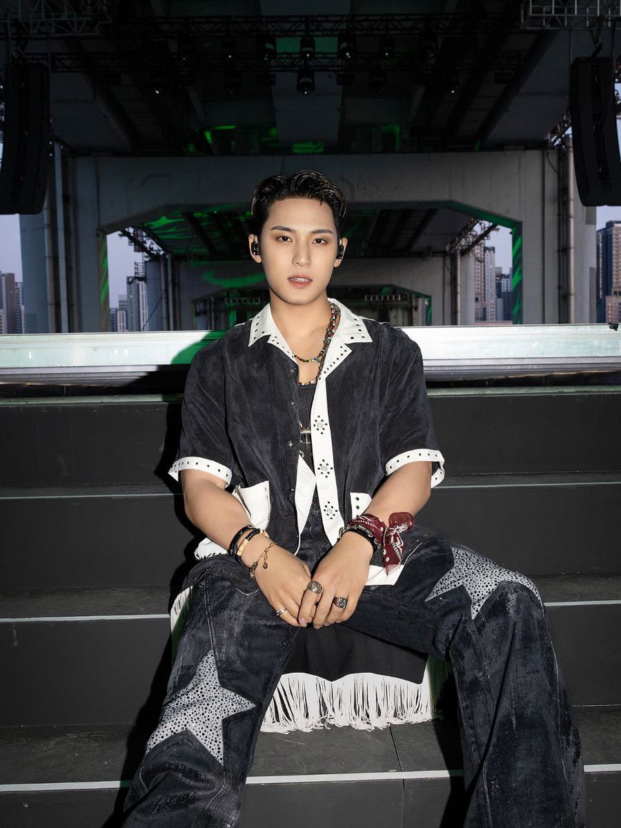 mingyu's tweet image. HBD 10th Anniversary