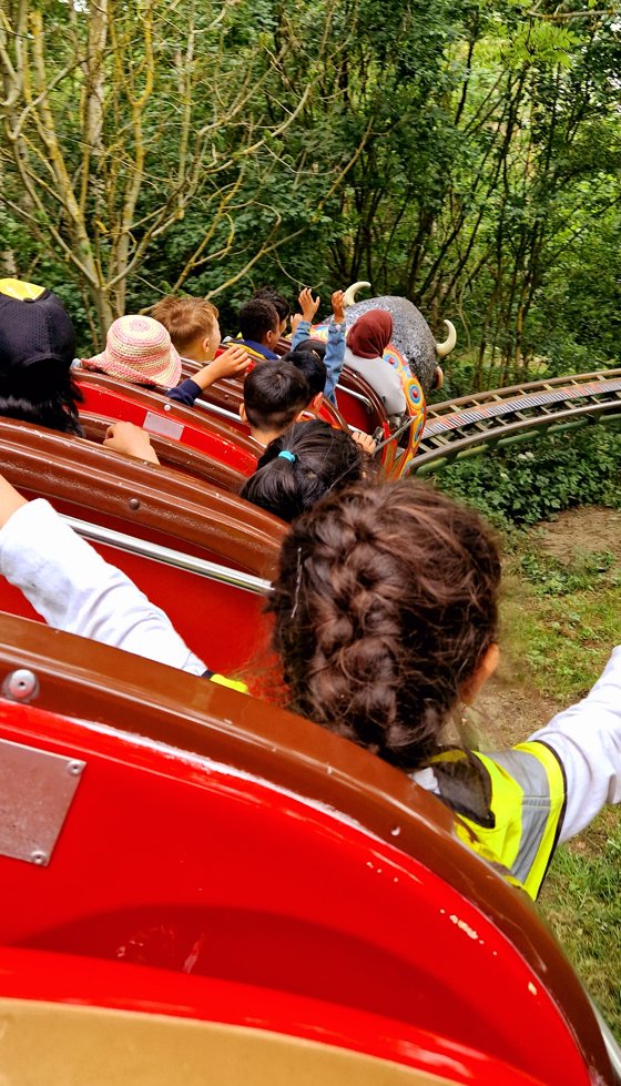 LoteTreePrimary's tweet photo. Years 1, 2, 3 and 4 had an incredible day on their trip to Twinlakes! Amazing weather, brilliant fun and so many fun activities!🎢🎡 https://t.co/GwFeJXmxBQ
