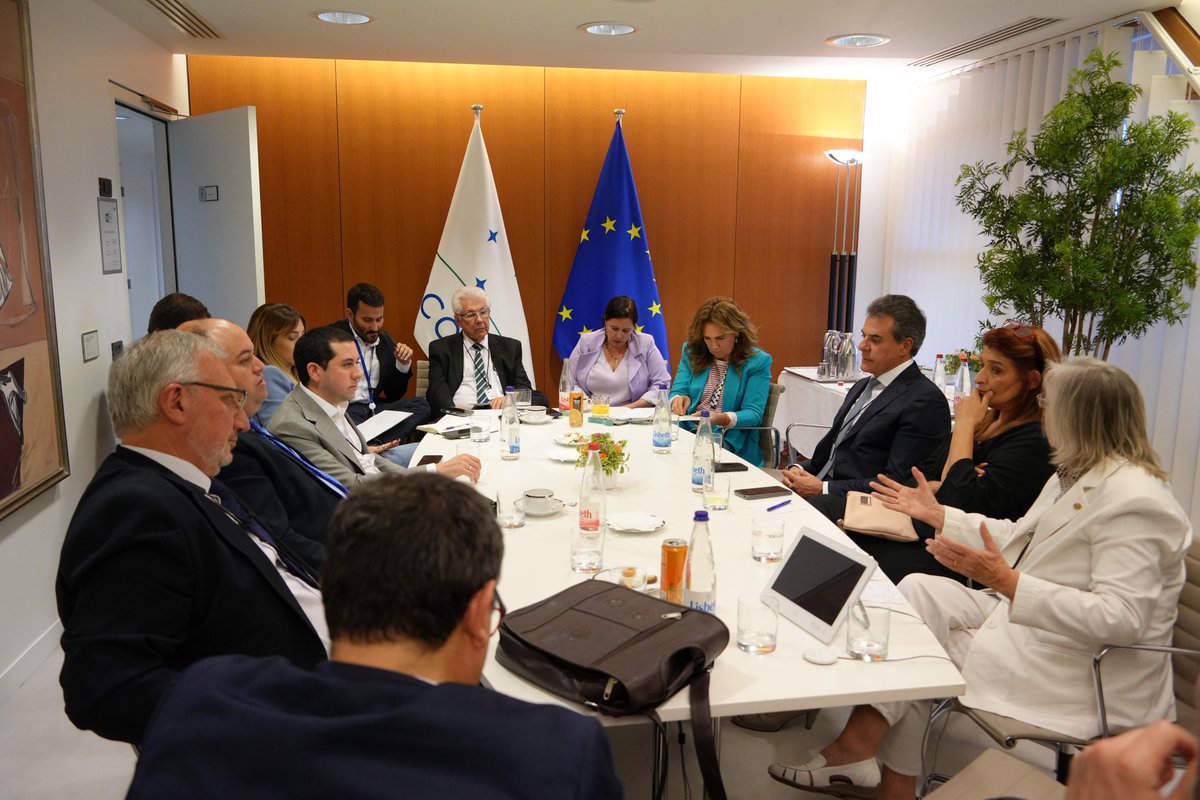 Parlamento MERCOSUR (@parlasur) on Twitter photo #AcuerdoMercosurUE 🇪🇺 Diputados de los Grupos Políticos <a href="/GreensEFA/">Greens/EFA in the EU Parliament 🌍</a> y <a href="/Left_EU/">The Left in the European Parliament</a> del Parlamento Europeo dialogan con la Delegación de Parlamentarios del #MERCOSUR, sobre los aspectos más significativos de las negociaciones del Acuerdo. #AcuerdoMercosurUE 🇪🇺 Diputados de los Grupos Políticos <a href="/GreensEFA/">Greens/EFA in the EU Parliament 🌍</a> y <a href="/Left_EU/">The Left in the European Parliament</a> del Parlamento Europeo dialogan con la Delegación de Parlamentarios del #MERCOSUR, sobre los aspectos más significativos de las negociaciones del Acuerdo.