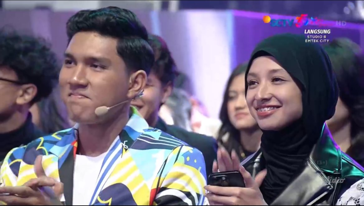cimorry21's tweet photo. TATAPAN BANGGA QEEL😭🫶🏻

HARRY AQEELA SMA 2025
#HARQEELonSMA
#HARQEEL https://t.co/MIgAyllJSD