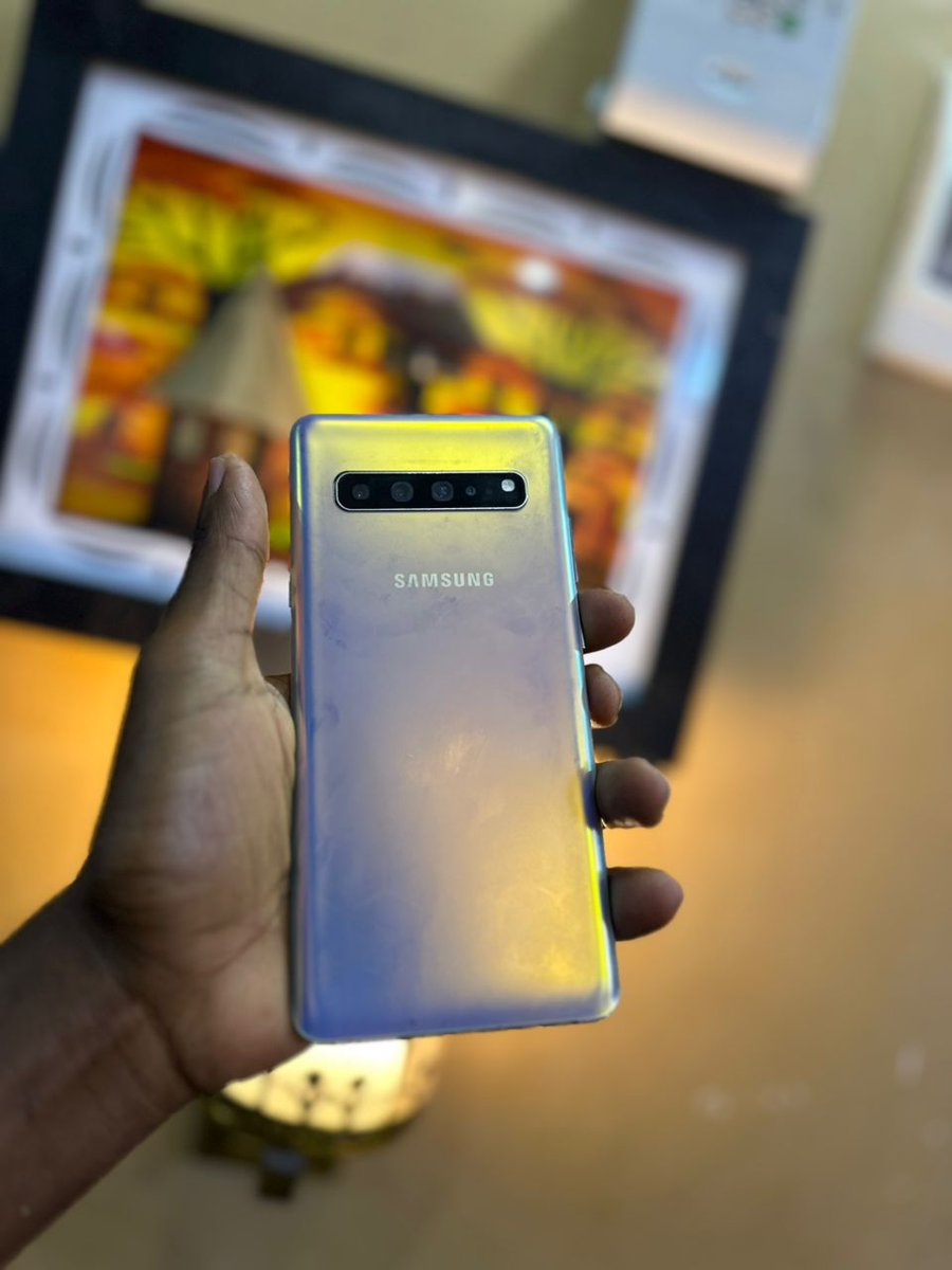 Galaxy S 10  5g  (512gb)  (390,000 Tsh)
Minor crack🥶
Ram 8 gb..Storage 512gb 👍 👍 
Ipo moja tu ya offer
    0757365513
Warranty 6 months 
Free Derivary Tanzania Free cover