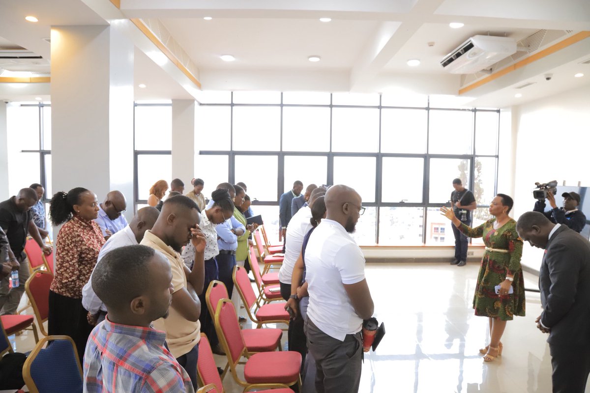 Nats20122351's tweet image. She also commended Group CEO @KKariisa for his unwavering commitment and personal investment in positively showcasing Uganda on all platforms.
#EmpoweringInvestors 
#MediaMatters #UgandaForward #PublicEngagement #NextMedia #NationBuilding.