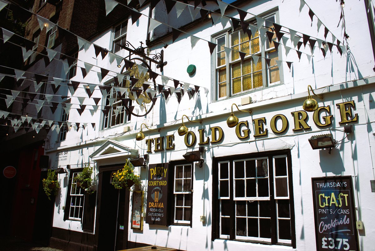 jac61941964's tweet image. The oldest pub in Newcastle is the Old George Inn dating from 1582 and the pub has royal links, King Charles I was a regular visitor while being held in an open prison in the city in 1646 and 1647.
#newcastle
#OldGeorgePub
#kingcharles1