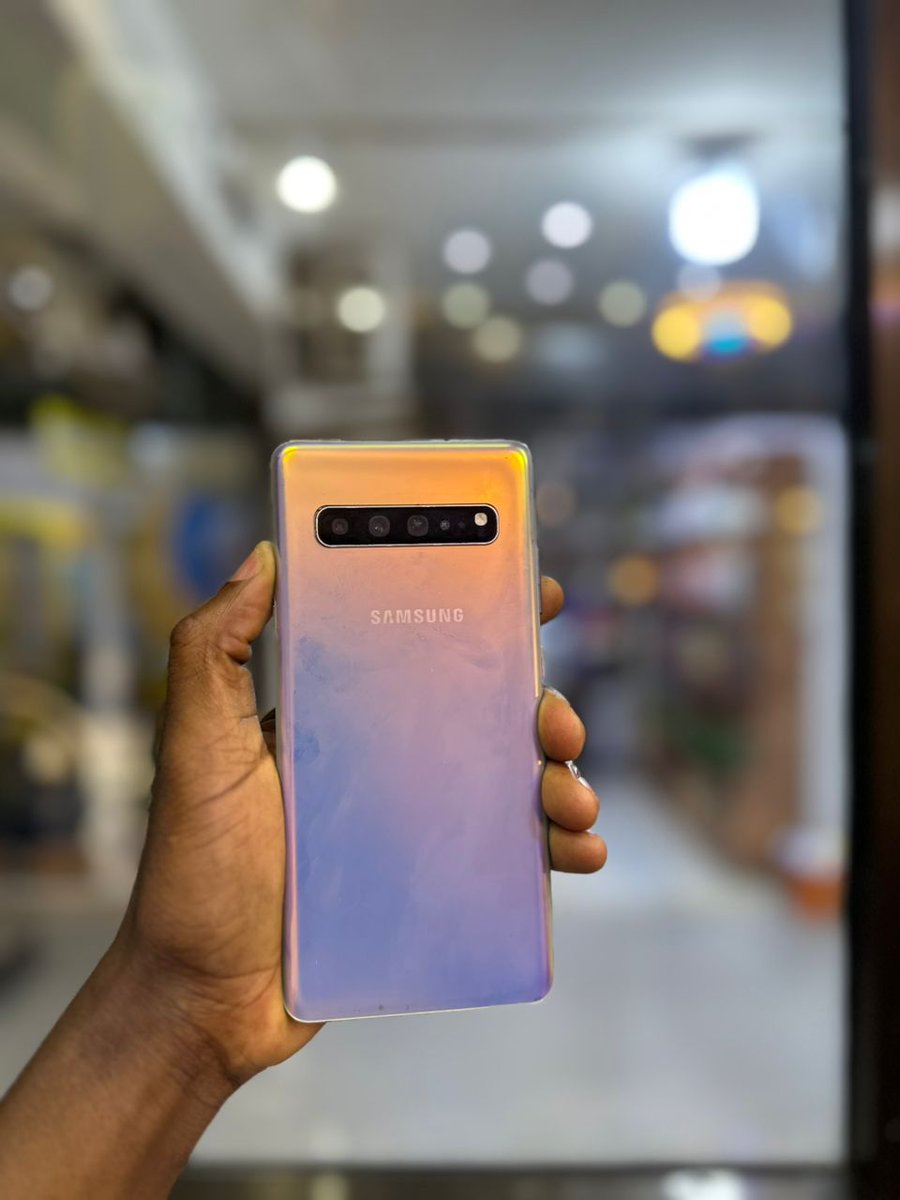 Galaxy S 10  5g  (512gb)  (390,000 Tsh)
Minor crack🥶
Ram 8 gb..Storage 512gb 👍 👍 
Ipo moja tu ya offer
    0757365513
Warranty 6 months 
Free Derivary Tanzania Free cover