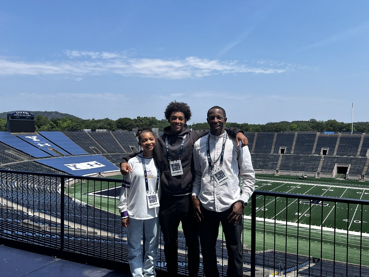 My family and I had an amazing time at <a href="/yalefootball/">Yale Football</a> this past weekend! 🐶
Loved spending time with the coaches and especially the players. Thank you for having me‼️#ThisIsYale #BoolaBoola