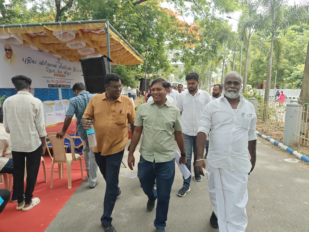 திருவள்ளூரில் புதிதாக பேருந்துகள் இயக்குவதற்கான துவக்க விழாவில் பங்கேற்றேன். மாண்புமிகு சிறுபான்மையினர் நலன் மற்றும் வெளிநாடு வாழ் தமிழர் நலத்துறை அமைச்சர் திரு <a href="/Avadi_Nasar/">S M Nasar</a>  அவர்கள் துவக்கி வைத்தார். உடன் திருவள்ளூர் சட்டமன்ற உறுப்பினர் திரு. <a href="/VGRajendranDMK/">V G Rajendran</a>  , பொன்னேரி சட்டமன்ற