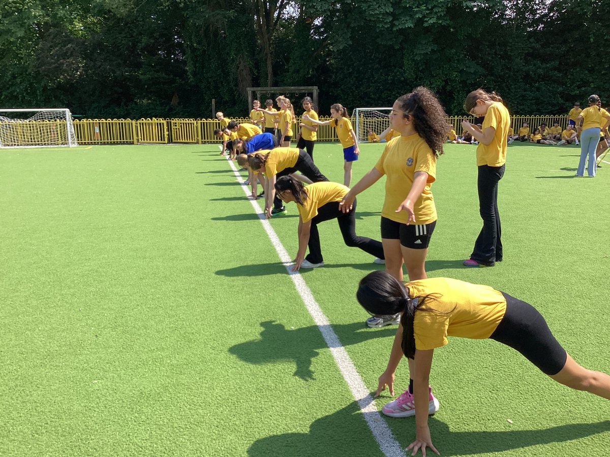 StMaryB17's tweet photo. #yr6 #y6 #6R #6O practising long jumps, sprint and long distance run. #sunfun #pe #wearefit https://t.co/YswBQ4r0x5